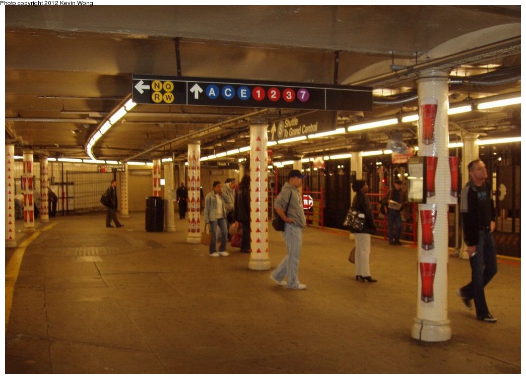 (223k, 1044x752)<br><b>Country:</b> United States<br><b>City:</b> New York<br><b>System:</b> New York City Transit<br><b>Line:</b> IRT Times Square-Grand Central Shuttle<br><b>Location:</b> Times Square<br><b>Photo by:</b> Kevin Wong<br><b>Date:</b> 10/17/2006<br><b>Viewed (this week/total):</b> 0 / 2585