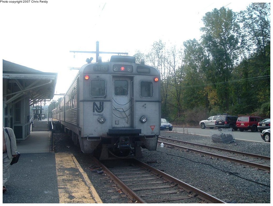 (268k, 1044x788)<br><b>Country:</b> United States<br><b>System:</b> NJ Transit (or Predecessor)<br><b>Line:</b> NJT Morris & Essex Line<br><b>Location:</b> Gladstone<br><b>Car:</b> NJT Arrow III (EMU) 1493 <br><b>Photo by:</b> Chris Reidy<br><b>Date:</b> 10/8/2007<br><b>Viewed (this week/total):</b> 1 / 1252