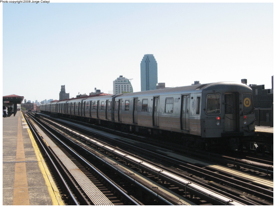 (183k, 1044x788)<br><b>Country:</b> United States<br><b>City:</b> New York<br><b>System:</b> New York City Transit<br><b>Line:</b> BMT Astoria Line<br><b>Location:</b> 36th/Washington Aves.<br><b>Route:</b> Q reroute<br><b>Car:</b> R-68A (Kawasaki, 1988-1989) 5154 <br><b>Photo by:</b> Jorge Catayi<br><b>Date:</b> 5/25/2008<br><b>Viewed (this week/total):</b> 3 / 1953